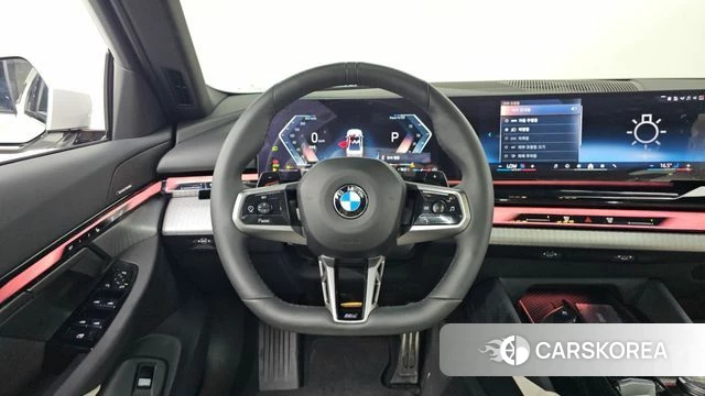 BMW 5 Series (G60) 2025 Белый из Кореи, фото 5
