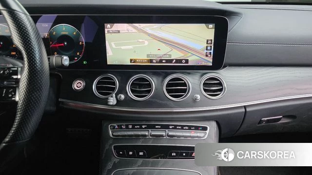 Mercedes-Benz E-Class W213 2021 Белый из Кореи, фото 5