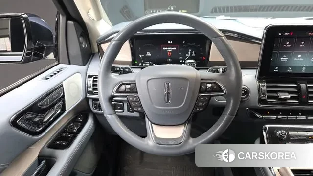 Lincoln Navigator 4th generation 2021 Светло-серебряный цвет из Кореи, фото 5