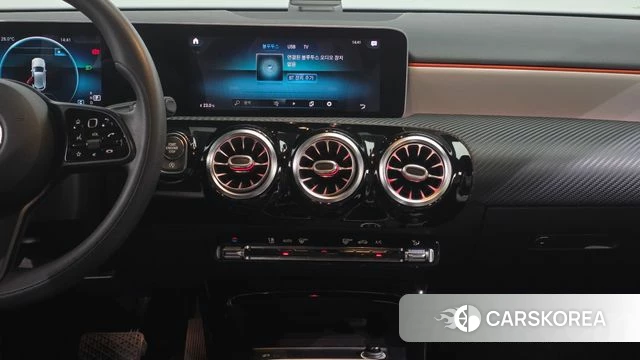 Mercedes-Benz A-Class W177 2019 Серебряный из Кореи, фото 5