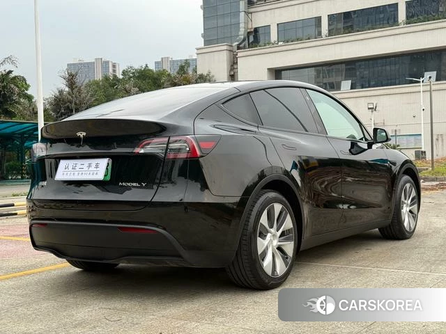 Tesla Model Y 2023 Черный из Китая, фото 5