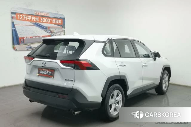 Toyota RAV4 Rongfang 2023 Белый из Китая, фото 5