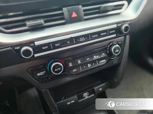 Kia Niro Plus 2022 Серебристо-серый из Кореи, фото 5