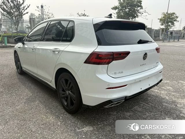 Volkswagen Golf 2022 Белый из Китая, фото 5