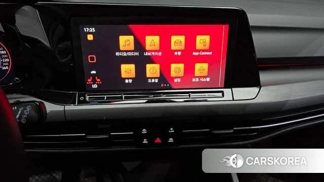 Volkswagen Golf 8th Generation 2022 Белый из Кореи, фото 5