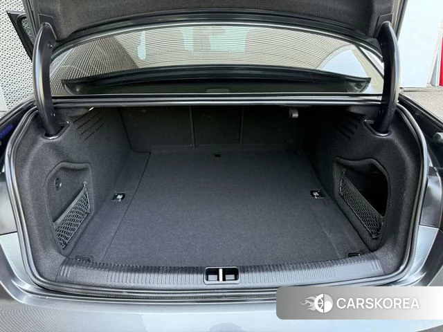 Audi A4L 2023 Темно-серый из Китая, фото 5