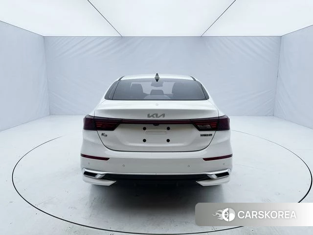 Kia K3 2023 Белый из Китая, фото 5