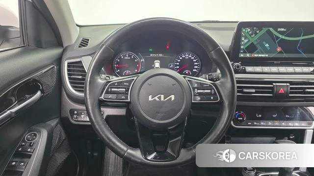 Kia Seltos 2022 Белый из Кореи, фото 5