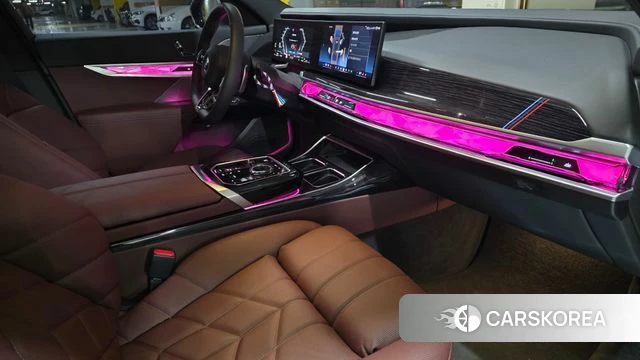 BMW 7 Series (G70) 2025 Золотой из Кореи, фото 5