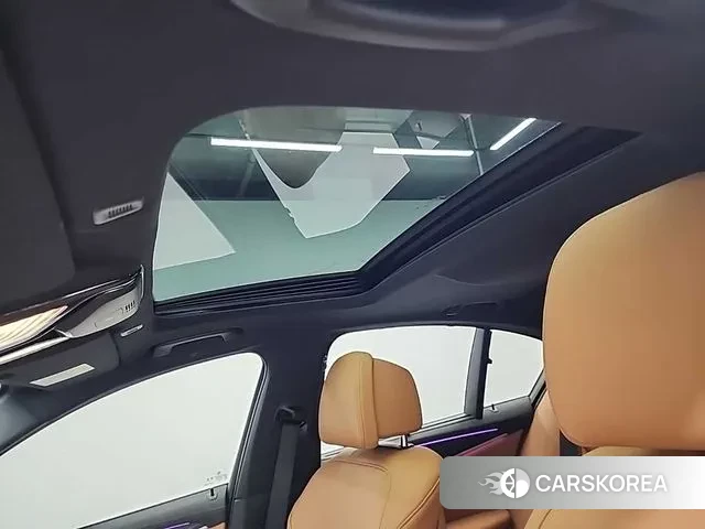 BMW 5 Series (G30) 2023 Белый из Кореи, фото 5