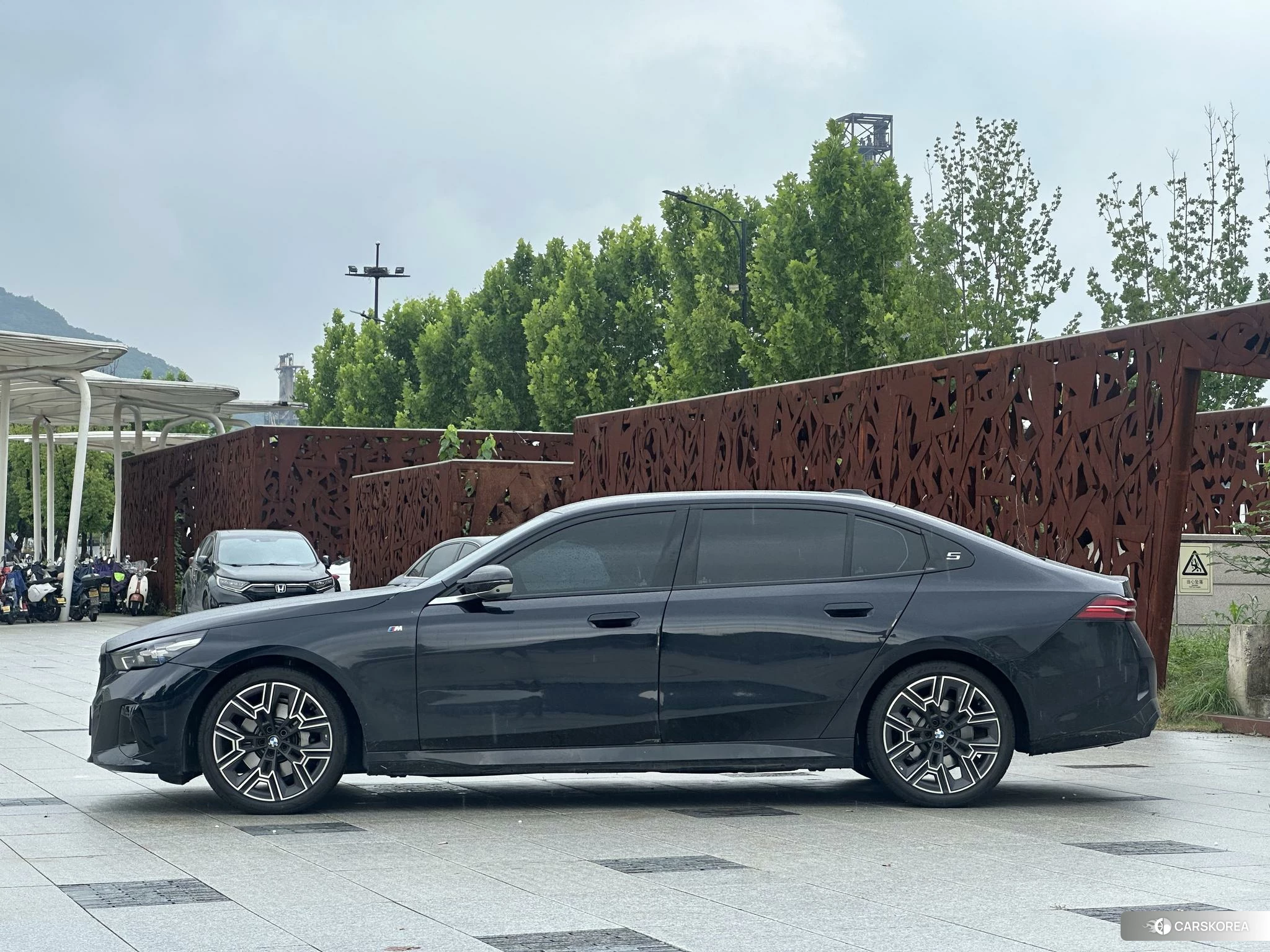 BMW 5 series 2024 Черный из Китая, фото 5