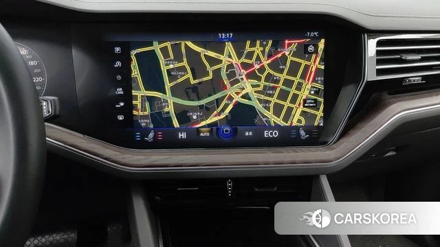 Volkswagen Touareg 3rd generation 2023 Белый из Кореи, фото 5