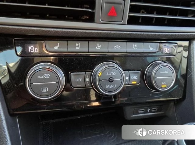 Volkswagen 7th Generation of Jetta 2023 Белый из Кореи, фото 5