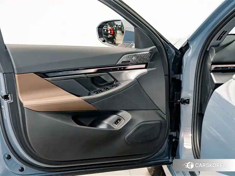 BMW 5 series 2024 Синий из Китая, фото 5