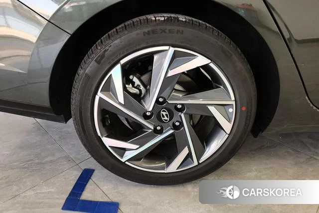 Hyundai Elantra 2024 Темно-серый из Китая, фото 5