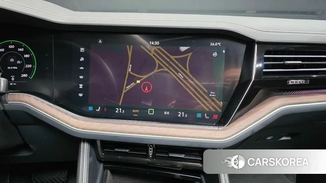 Volkswagen Touareg 3rd generation 2024 Черный из Кореи, фото 5