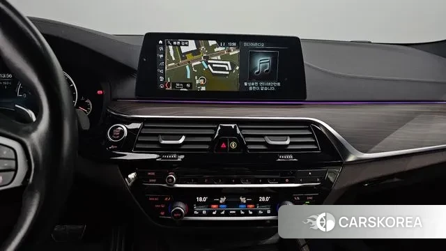 BMW 5 Series (G30) 2018 Светло-серебряный цвет из Кореи, фото 5