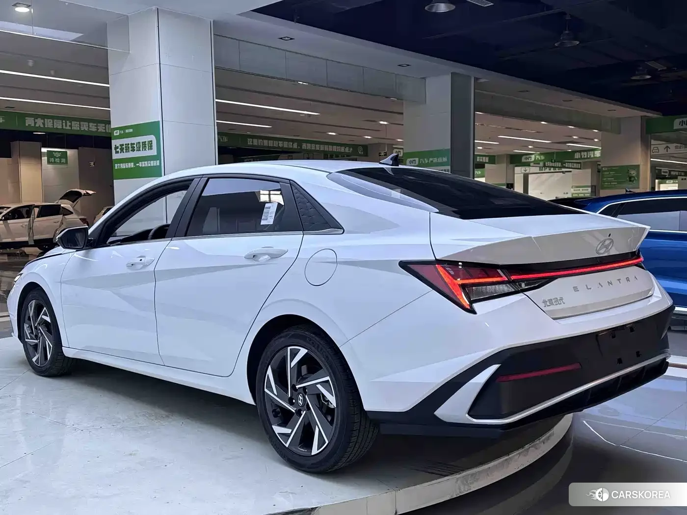 Hyundai Elantra 2023 Белый из Китая, фото 5