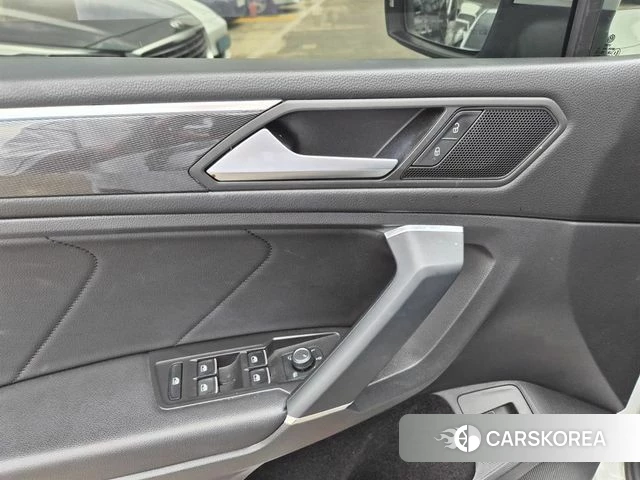 Volkswagen Tiguan Allspace 2020 Белый из Кореи, фото 5