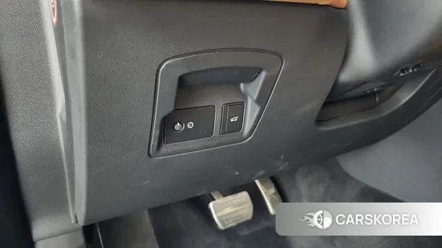 Land Rover Range Rover Velar 2023 Черный из Кореи, фото 5