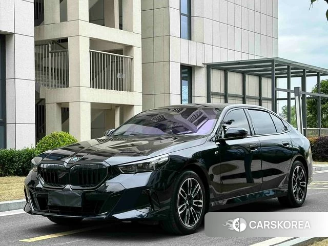 BMW 5 series 2025 Черный из Китая, фото 5