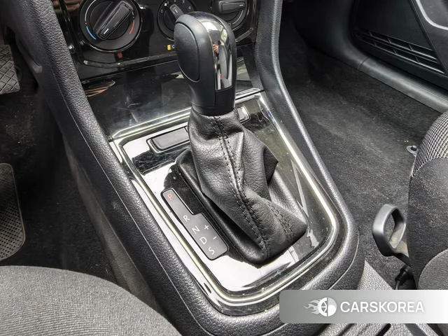Volkswagen Bora 2023 Белый из Китая, фото 5