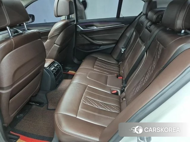 BMW 5 Series (G30) 2018 Белый из Кореи, фото 5
