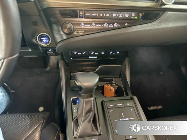 Lexus ES300h 7th generation 2020 Белый из Кореи, фото 5