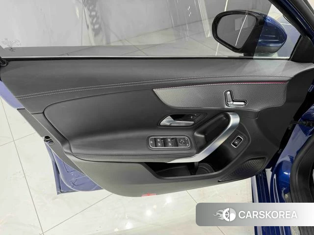 Mercedes-Benz Class A 2023 Синий из Китая, фото 5