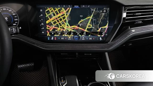 Volkswagen Touareg 3rd generation 2023 Белый из Кореи, фото 5