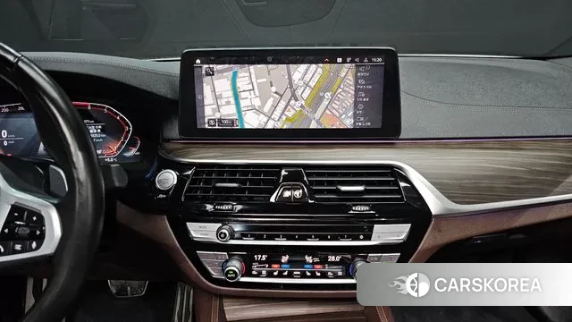 BMW 5 Series (G30) 2021 Белый из Кореи, фото 5