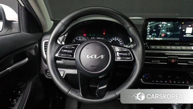 Kia Seltos 2022 Белый из Кореи, фото 5