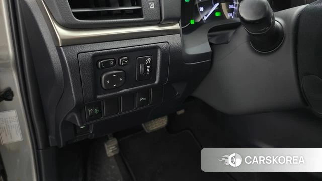 Lexus CT200h 2018 Серебристо-серый из Кореи, фото 5