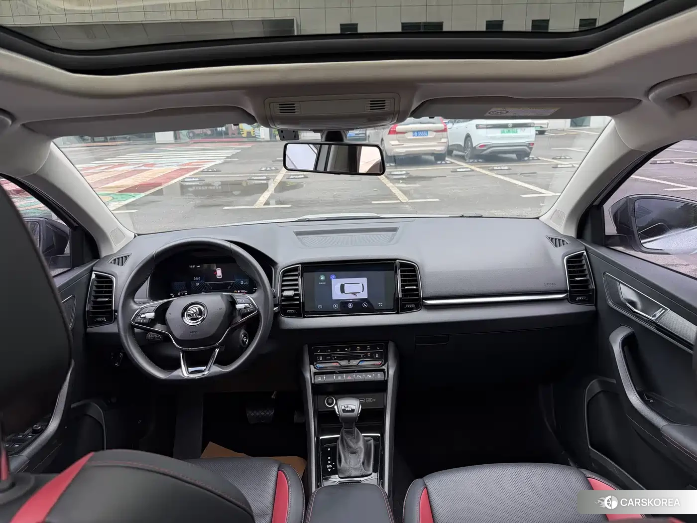 Skoda Karoq 2023 Белый из Китая, фото 5