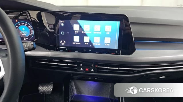 Volkswagen Golf 8th Generation 2024 Черный из Кореи, фото 5