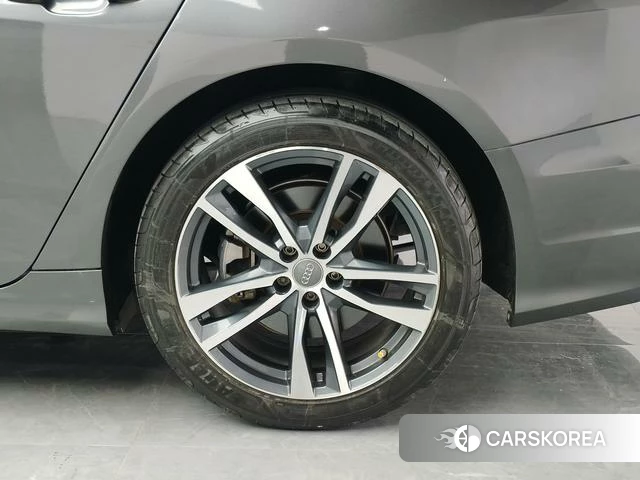 Audi A6L 2021 Темно-серый из Китая, фото 5