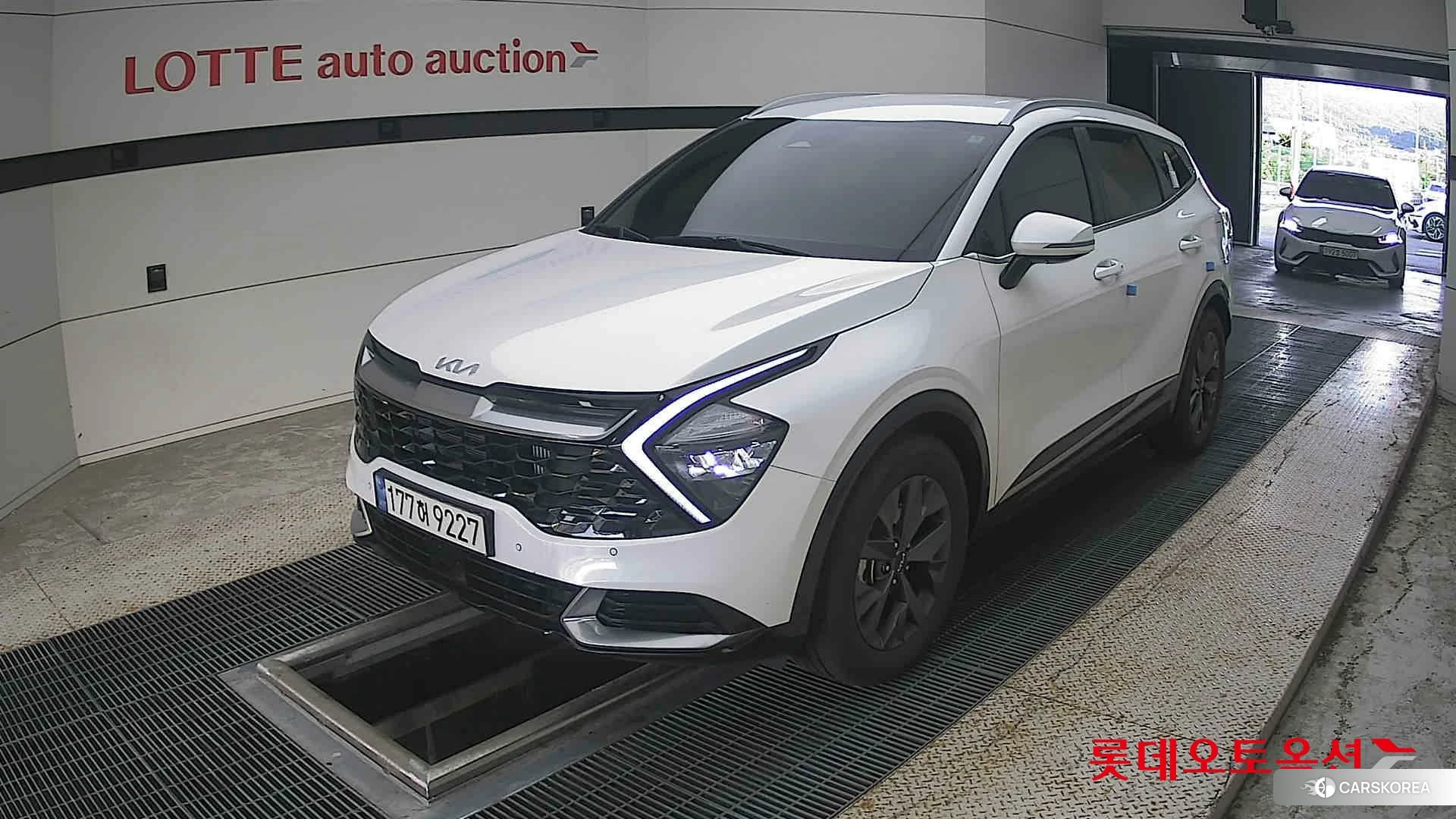 Kia Sportage 2024 Snow White Pearl из Кореи, фото 5