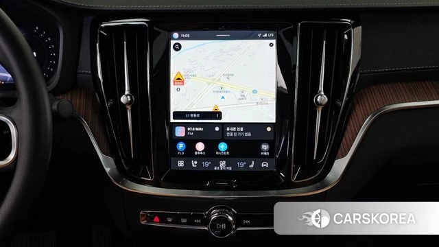 Volvo S60 3rd generation 2023 Белый из Кореи, фото 5