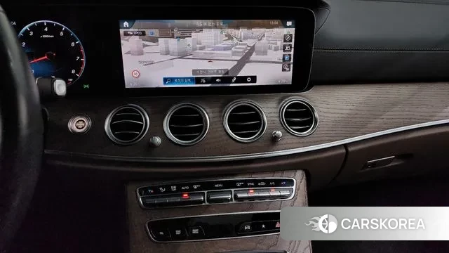 Mercedes-Benz E-Class W213 2022 Белый из Кореи, фото 5