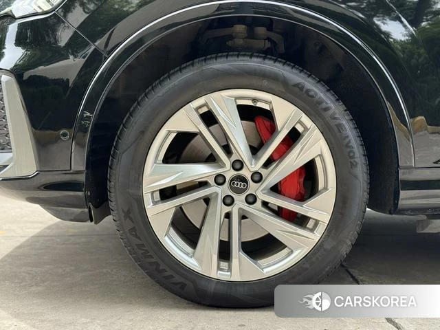 Audi Q7 2021 Черный из Китая, фото 5