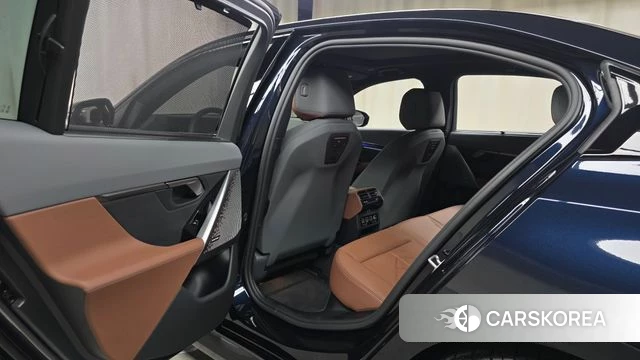 BMW 5 Series (G60) 2025 Черный из Кореи, фото 5