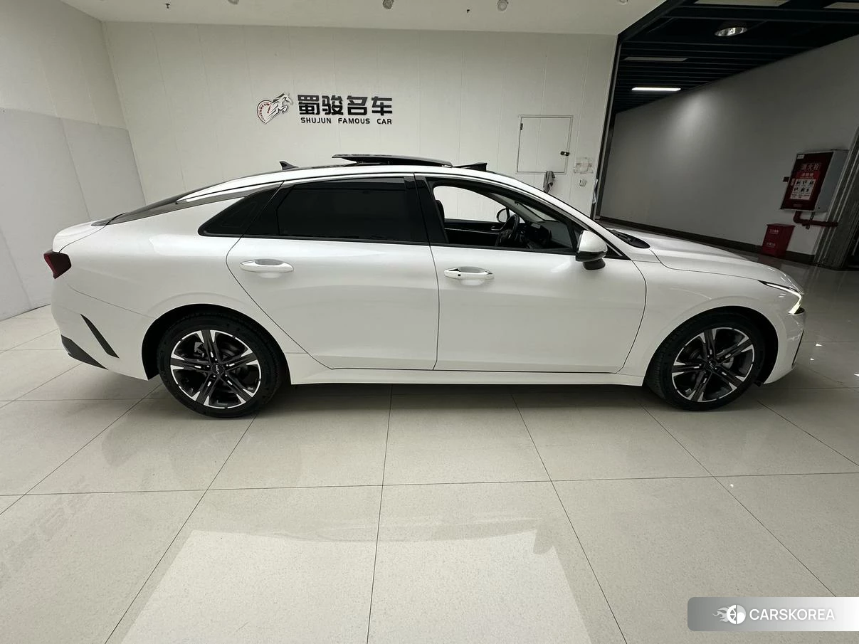 Kia K5 2021 Белый из Китая, фото 5