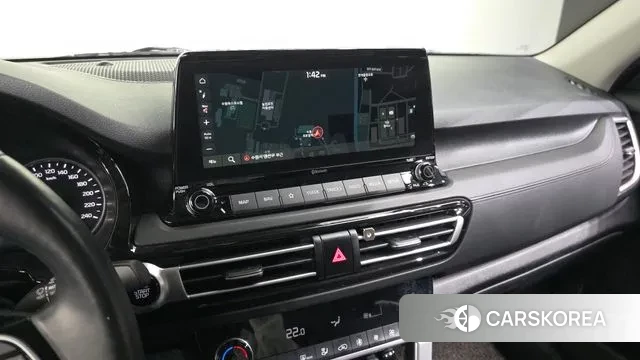 Kia Seltos 2022 Белый из Кореи, фото 5