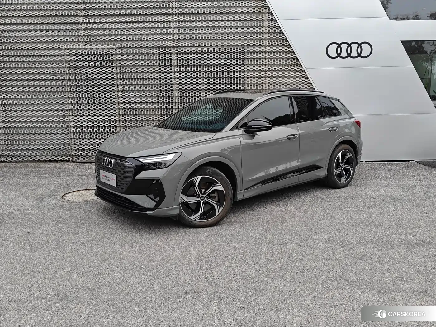 Audi Q4 2023 Silver/gray из Китая, фото 5