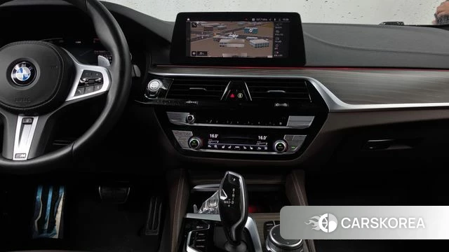 BMW 5 Series (G30) 2020 Серебристо-серый из Кореи, фото 5