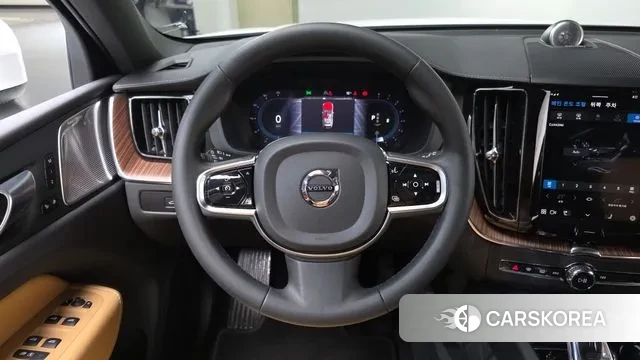 Volvo XC60 second Generation 2023 Белый из Кореи, фото 5