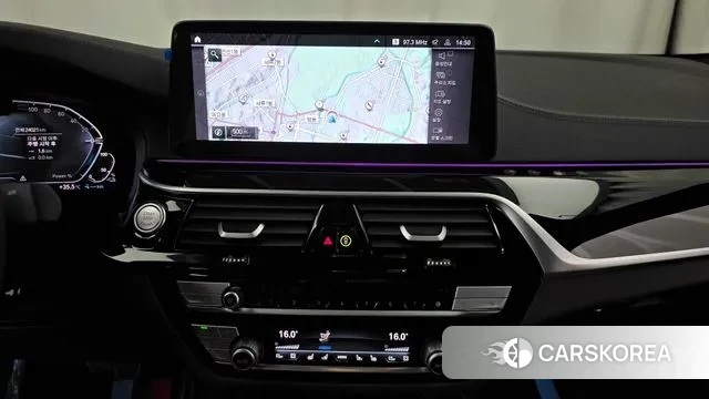 BMW 5 Series (G30) 2023 Белый из Кореи, фото 5