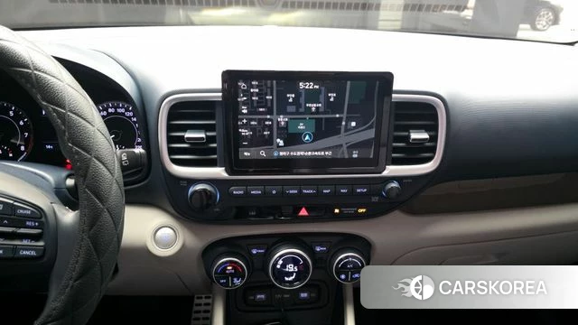 Hyundai Venue 2022 Серебристо-серый из Кореи, фото 5