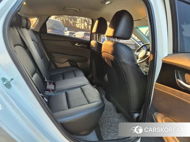 Kia The New K3 2nd generation 2022 Белый из Кореи, фото 5