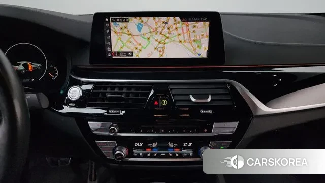 BMW 5 Series (G30) 2019 Светло-серебряный цвет из Кореи, фото 5